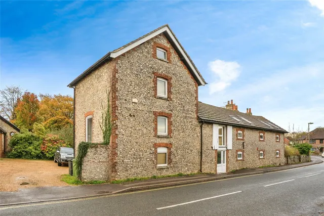 East Meon Road, Clanfield, PO8, photo 1