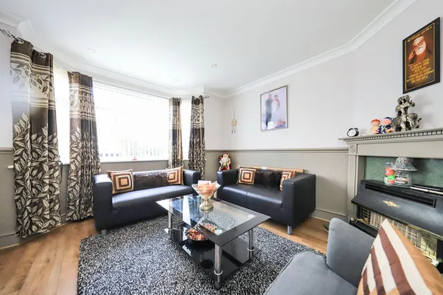 Photo 3 — Cadman Crescent, Fallings Park, Wolverhampton