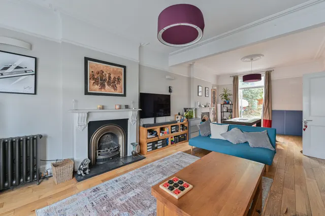 Photo 2 — 86 Greyhound Lane, London