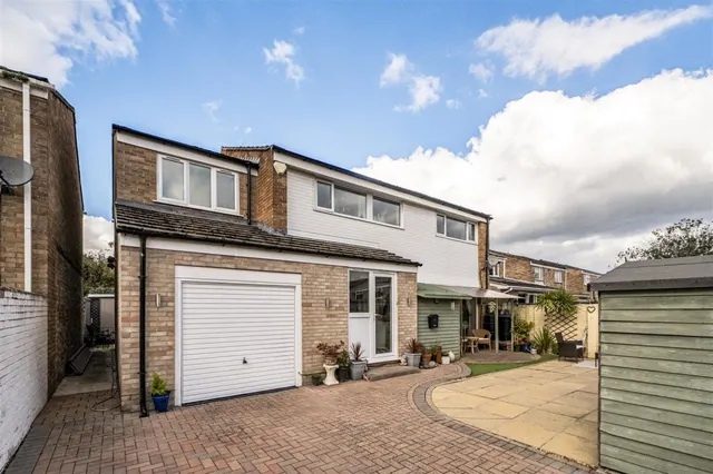 Abingdon Drive, Caversham, photo 1