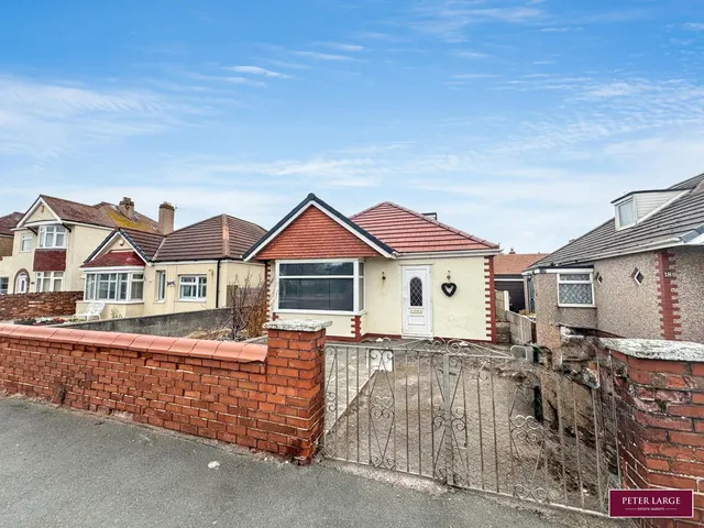 Tynewydd Road, Rhyl, LL18 3BA, photo 1