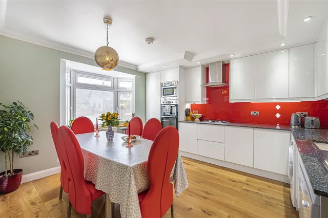 Roderick Avenue, Peacehaven, photo 3