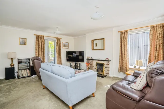 Greenfield Crescent, Waterlooville, PO8, photo 2