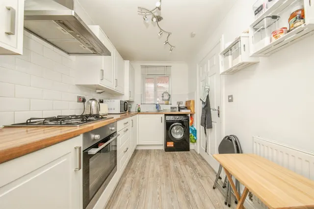 Grantham Avenue, Great Cornard, CO10, photo 2