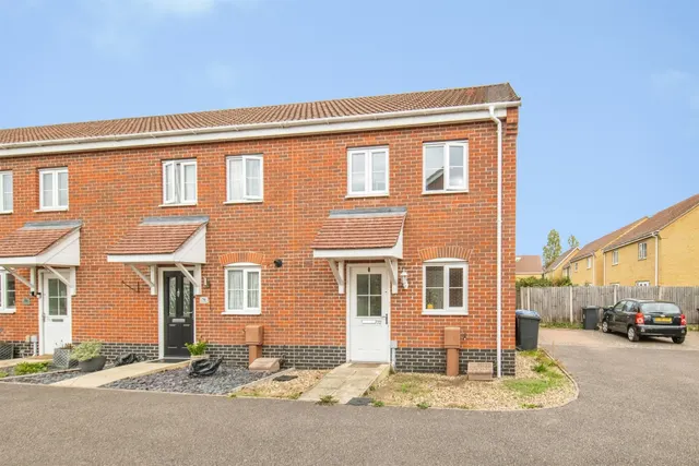 Grantham Avenue, Great Cornard, CO10, photo 1