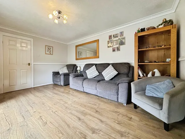 Photo 3 — Bach Close, Basingstoke, Hampshire, RG22 4JZ