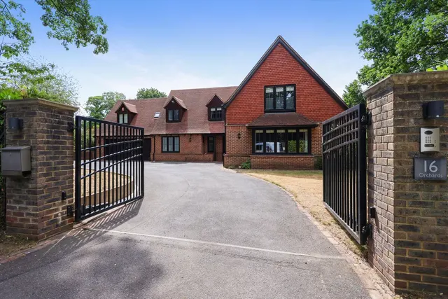 Fairmile Avenue, Cobham, KT11, photo 1
