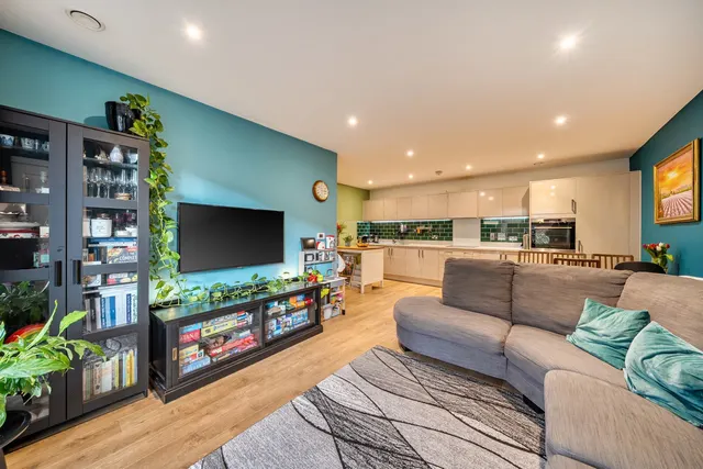 Lomond Grove, SE5, photo 1