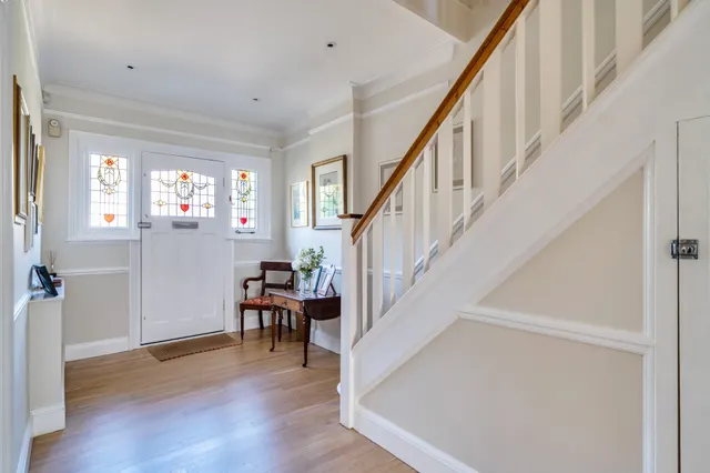 Raleigh Drive, Claygate, KT10, photo 1