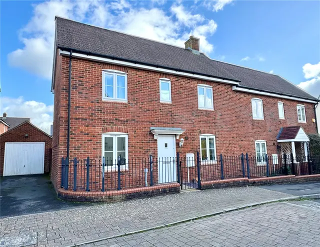 Photo 2 — Haragon Drive, Amesbury, Salisbury, Wiltshire, SP4