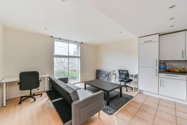 Apartment 195 Warwick Building Chelsea Bridge Wharf, 366 Queenstown Road, London, photo 1