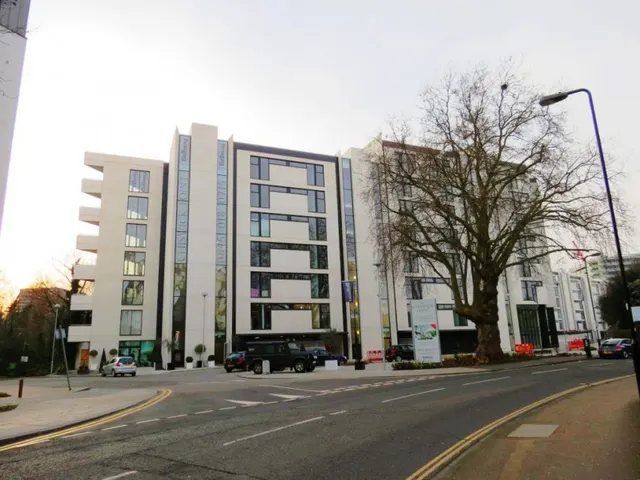 Colonial Drive, Chiswick, photo 1
