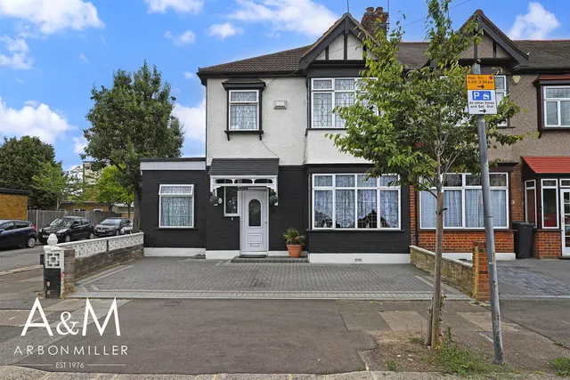 Trinity Road, Barkingside, Essex, Ilford, IG62BQ, photo 1