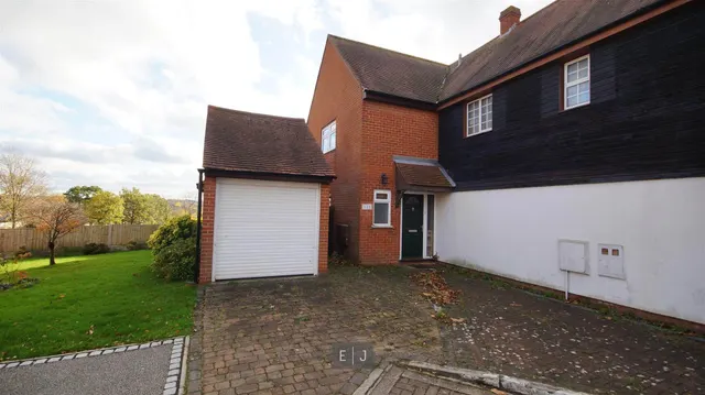 The Lindens, Loughton, photo 1