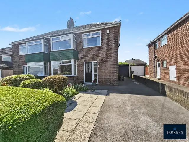 Ullswater Close, Dewsbury WF12 7PN, photo 1