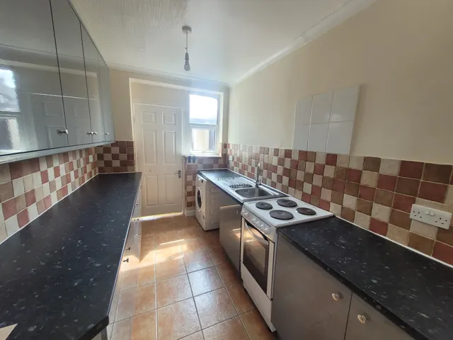 Photo 3 — Hetherington Close