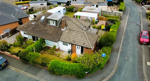 Park Road, Clayton West, photo 1