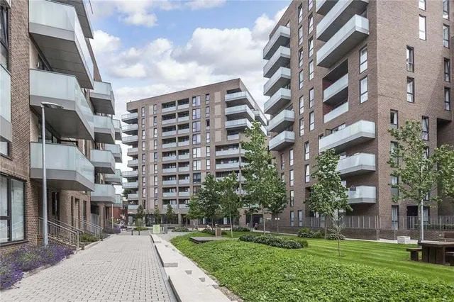 New Village Avenue, London, E14, photo 1