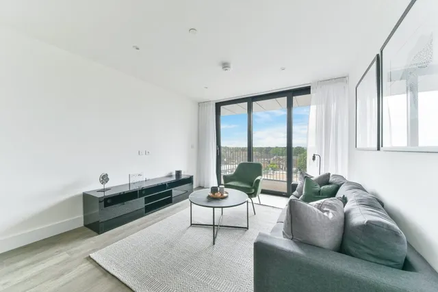 Photo 3 — Epsom House, 2 Fairfield Avenue, Staines Upon Thames, Greater London, TW18