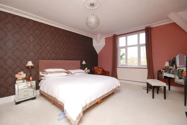 Photo 2 — 25e East Heath Road, London