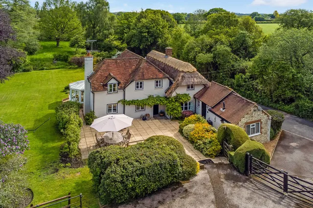 4 bedroom house — Snailing Lane, Greatham, GU33