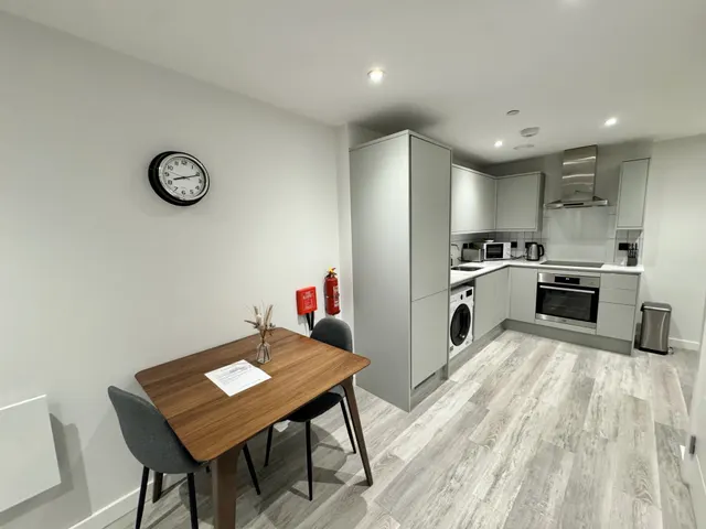 Apex, B12, photo 1