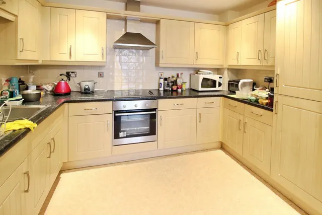 Parkhouse Court, AL10, photo 3