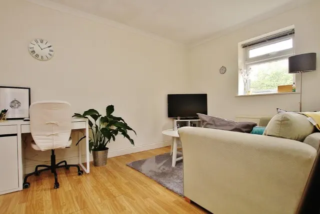 Inkerman Road, Woking, GU21, photo 2