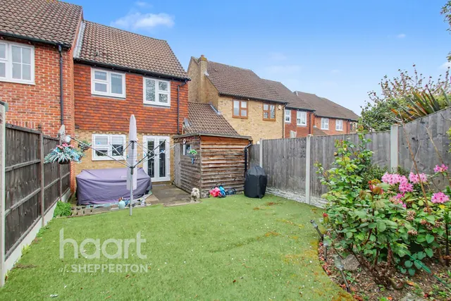 Wright Gardens, Shepperton, TW17, photo 1