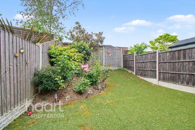 Wright Gardens, Shepperton, TW17, photo 2