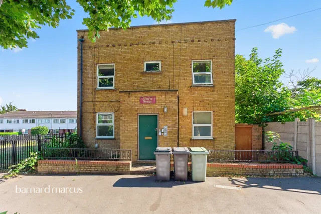 Elizabeth Place, London, photo 1
