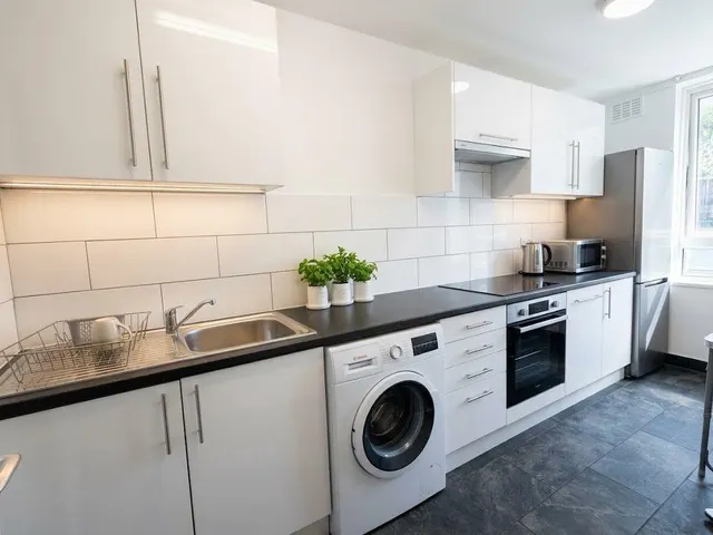 Photo 2 — 154 Rothay, Albany Street, London