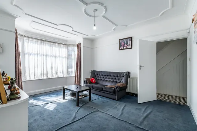 Cholmondeley Avenue, London, NW10, photo 1
