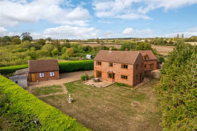Northampton Road, Lavendon, MK46, photo 1