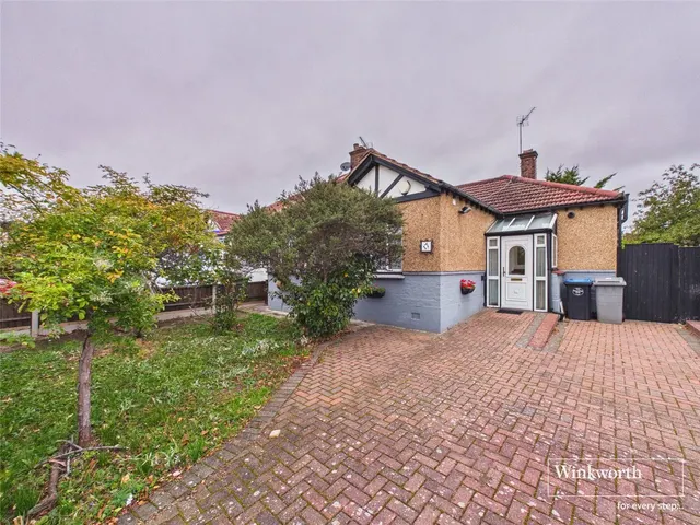 Tudor Close, Kingsbury, NW9, photo 2