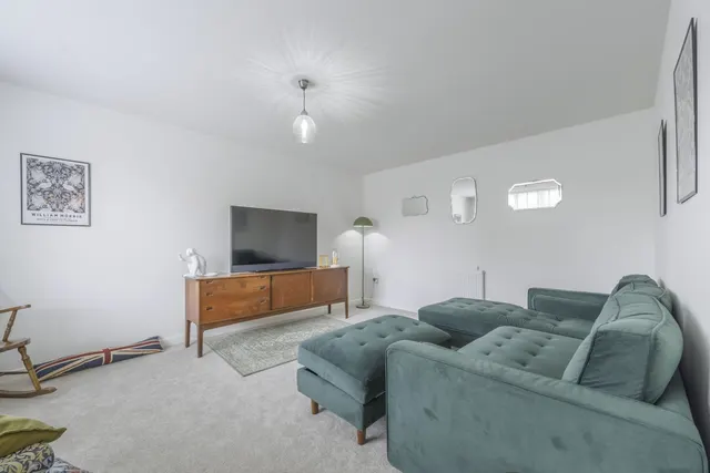 Price Close, Malmesbury, SN16, photo 3
