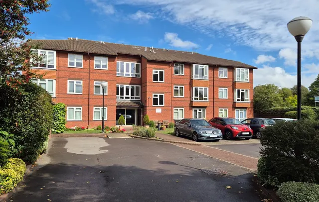 Village Road, Enfield, photo 1