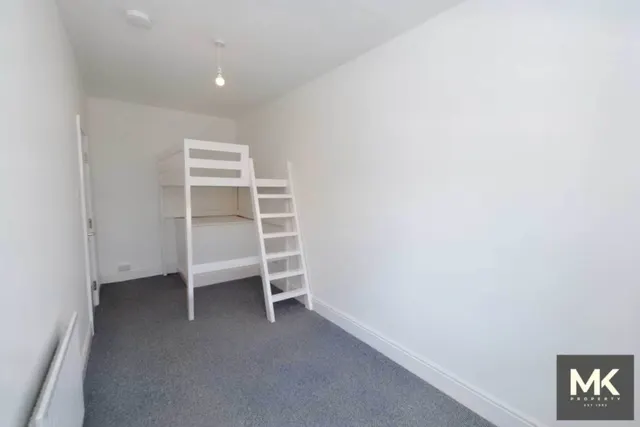 room (double) — Swan Court, College Street, Northampton, NN1 2QP