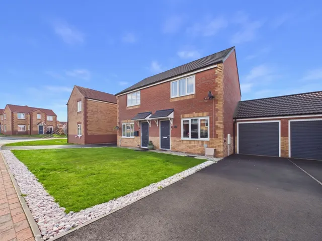 Oak Tree Way, Knottingley, WF11, photo 1