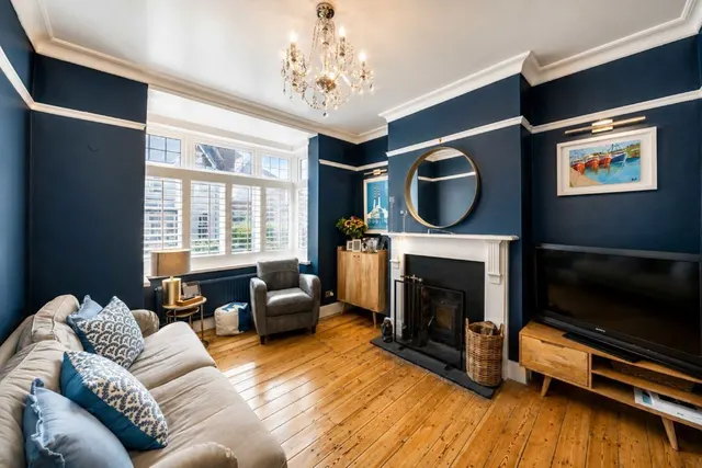 Crowborough Road, SW17, photo 2