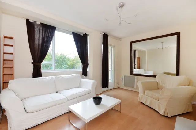 15 Tildesley Road, London, photo 1