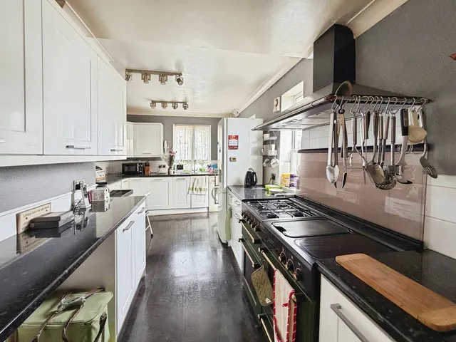 Photo 3 — Wolfe Road, Aldershot, Hampshire, GU12 4PN