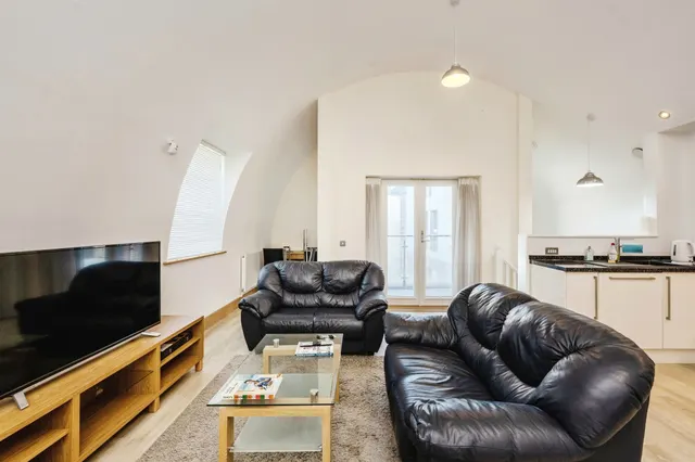 Castle Lane, Swansea, SA1, photo 2