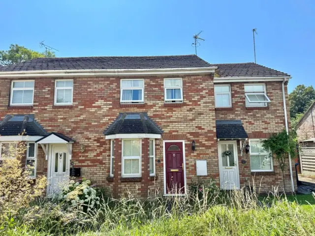 Lakeside, Tring, Hertfordshire, HP23 5HN, photo 1
