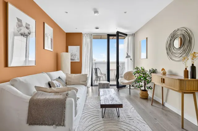 1 bedroom flat — City North Place, Carriage House, N4