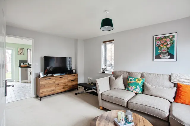 Photo 3 — St. Peters Drive, DONCASTER, South Yorkshire, DN6