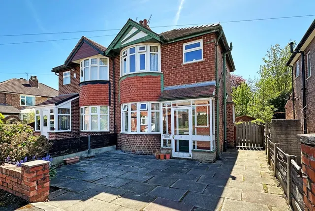 Leicester Avenue, Timperley WA15 6HR, photo 1