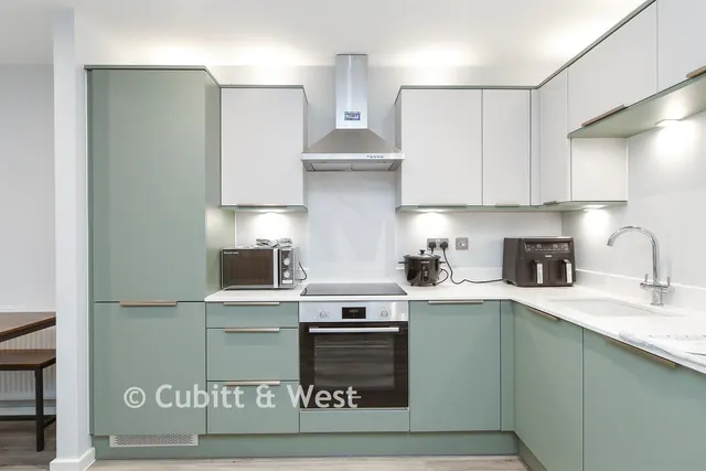 St. John's Road, Redhill, RH1, photo 2