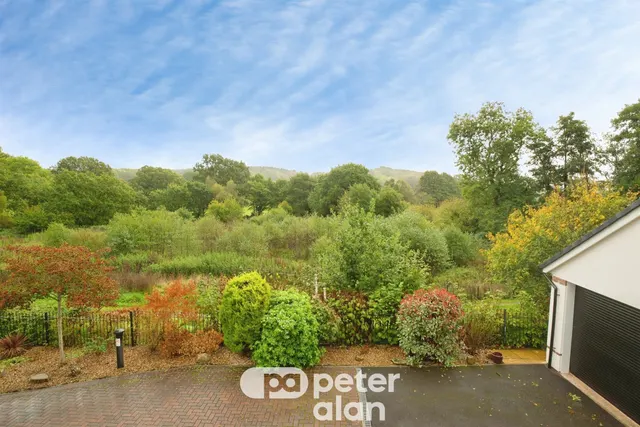 Clos Telyn Pontypool, NP4, photo 2