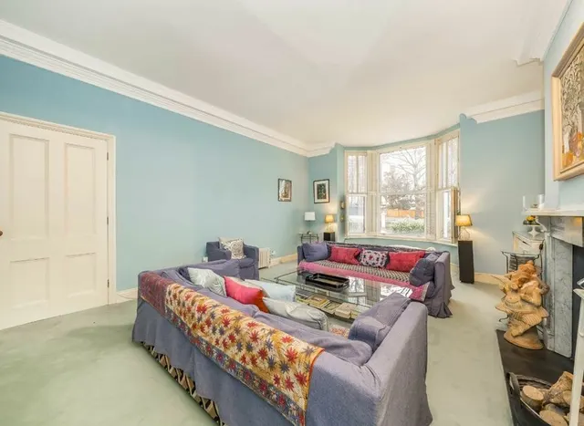 Photo 2 — Holland Park Avenue, Westbourne, W11